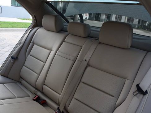 Used 2014 Mercedes-Benz E 350 4MATIC Sedan image 44