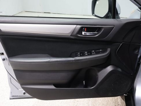 Used 2017 Subaru Outback 2.5i Premium image 13