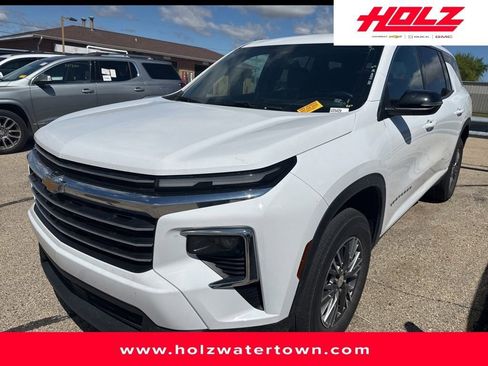 Certified 2025 Chevrolet Traverse LT AWD/4WD image 1