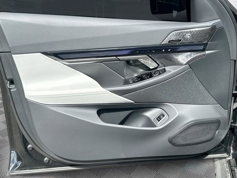 Used 2026 BMW M5 w/ Executive Package image 20