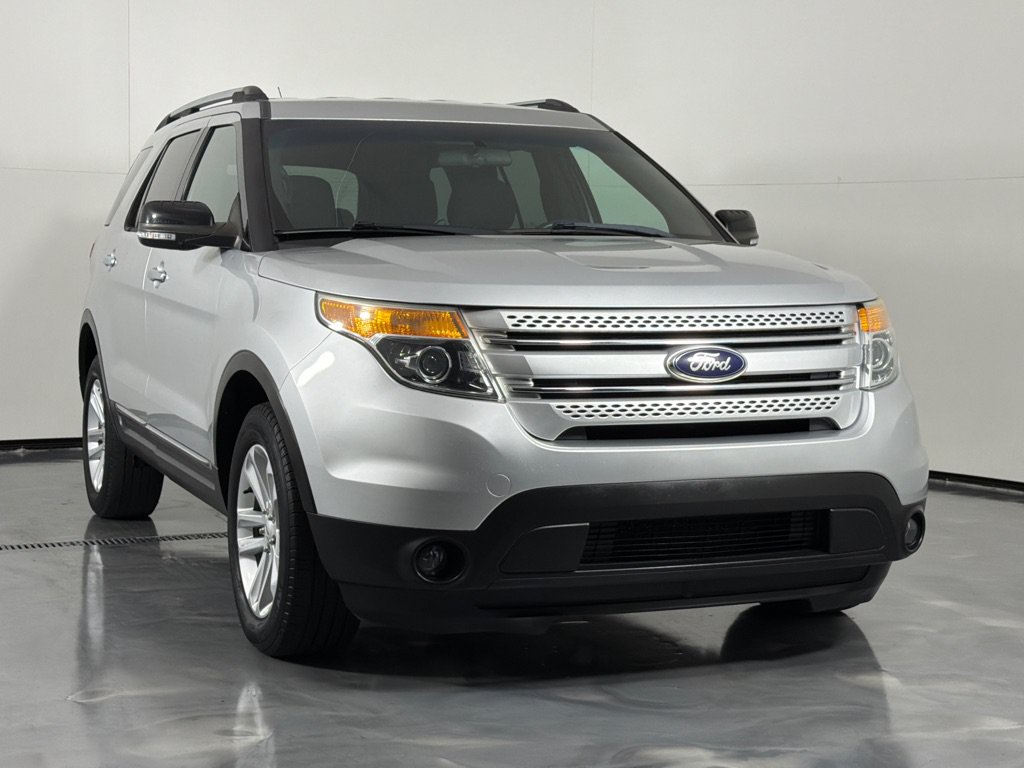 Used 2014 Ford Explorer XLT AWD/4WD image 3