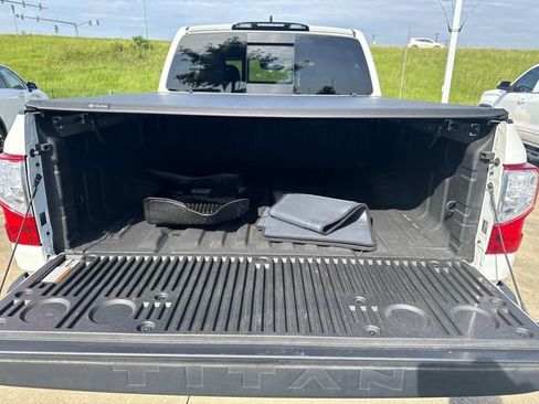 Used 2024 Nissan Titan SV w/ SV Convenience Package RWD image 12