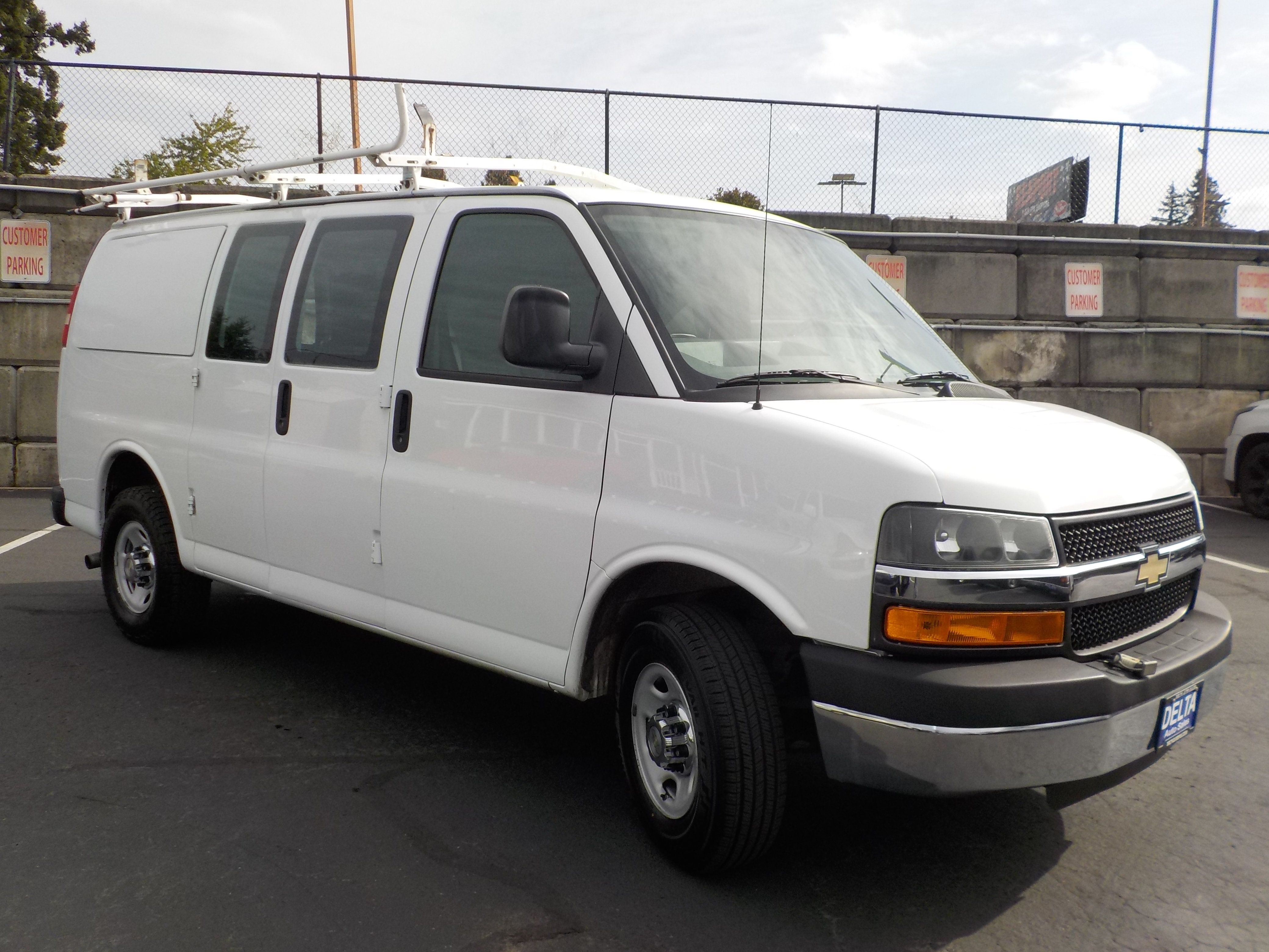 Used 2014 Chevrolet Express 2500 w/ Express Access Plus Package RWD image 1