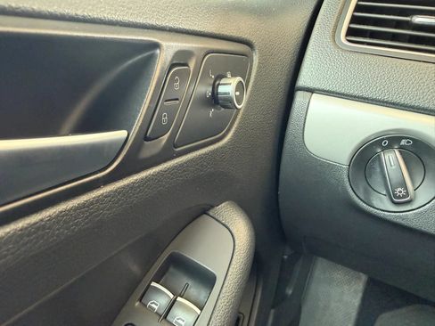 Used 2014 Volkswagen Jetta SE FWD image 24