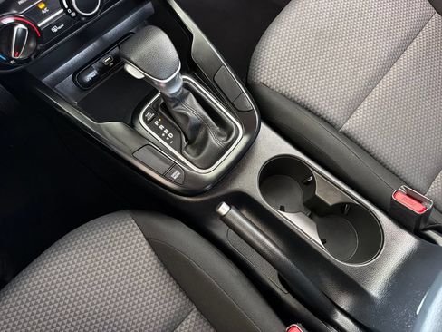 Used 2025 Kia Soul LX w/ LX Technology Package FWD image 24