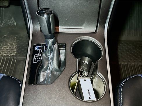 Used 2016 Toyota Camry SE image 14