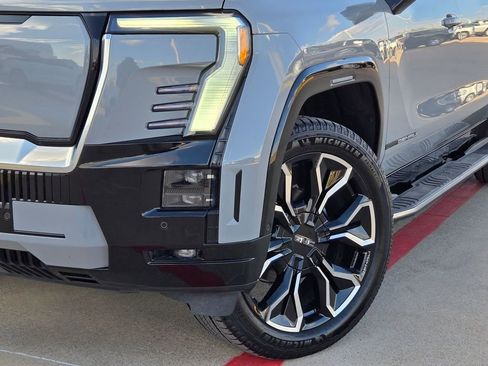 Used 2024 GMC Sierra EV Denali image 7