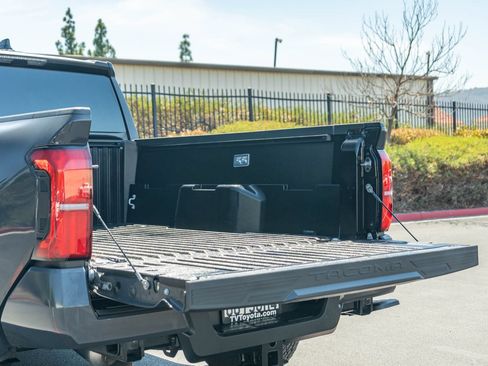 Certified 2025 Toyota Tacoma SR5 AWD/4WD image 21