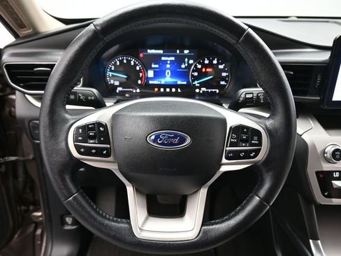 Certified 2021 Ford Explorer XLT w/ Equipment Group 202A RWD image 11