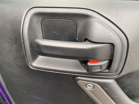 Used 2018 Jeep Wrangler Unlimited Sport S AWD/4WD image 38