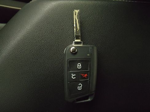 Used 2025 Volkswagen Jetta Sport image 32