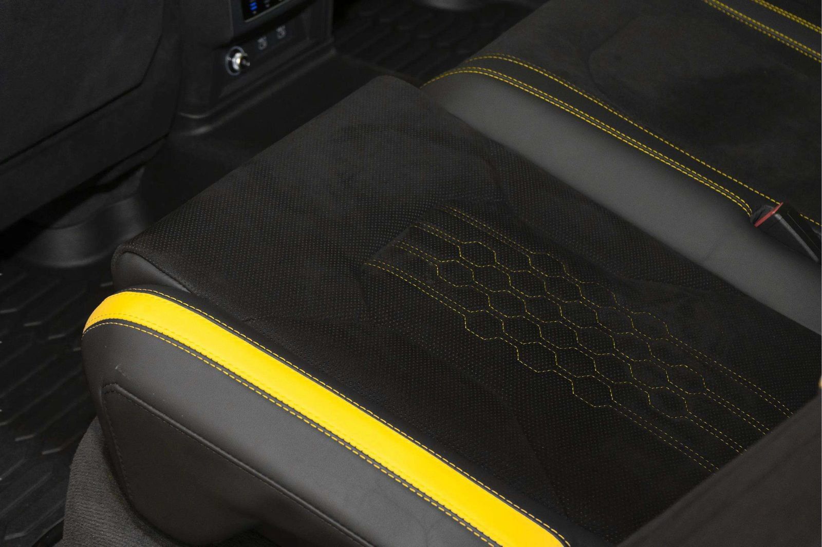Used 2024 Lamborghini Urus Performante AWD/4WD image 65