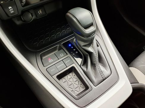 Used 2024 Toyota RAV4 XLE w/ Convenience Package FWD image 21