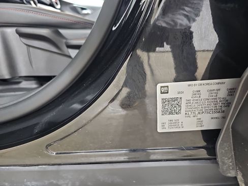 Certified 2025 Chevrolet Trax RS w/ Sunroof Package image 40