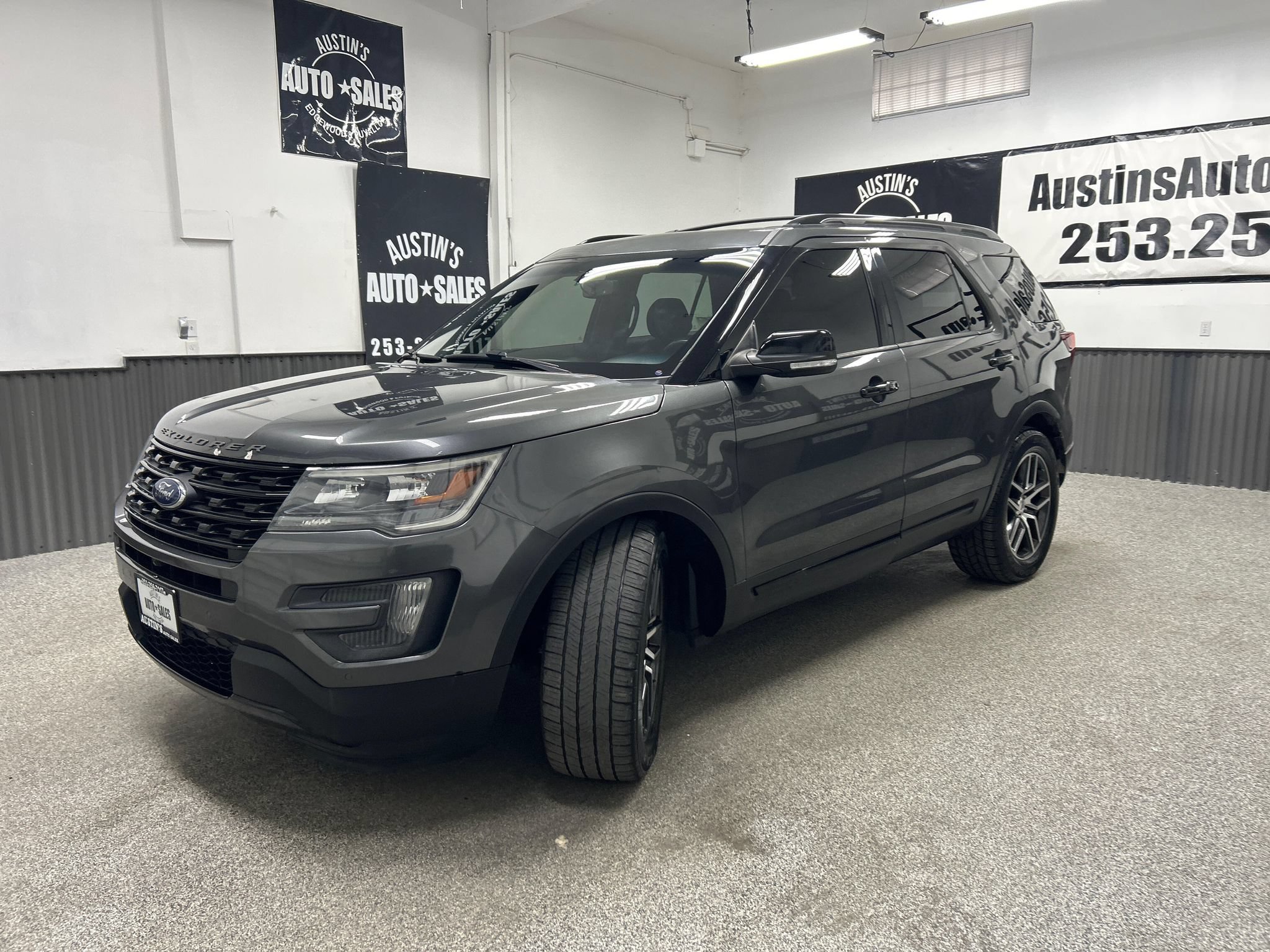 Used 2016 Ford Explorer Sport w/ Equipment Group 401A AWD/4WD image 3
