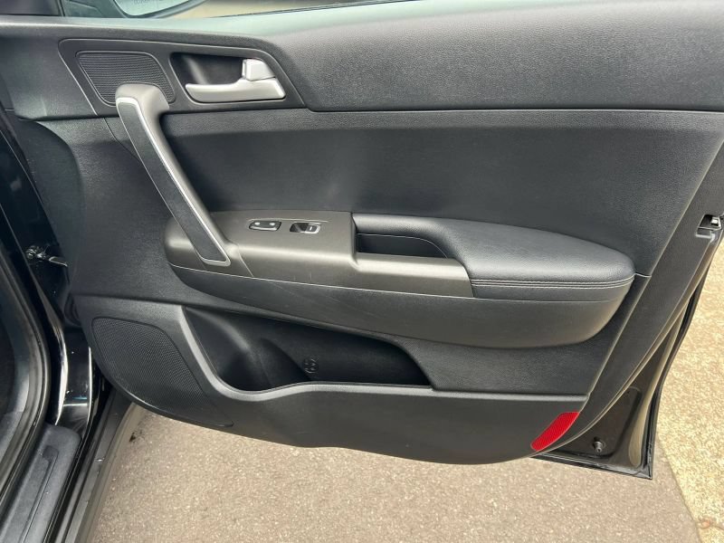 Used 2020 Kia Sportage LX AWD/4WD image 9