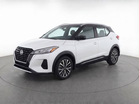 Used 2024 Nissan Kicks SV image 3