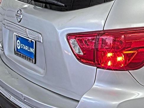 Used 2018 Nissan Pathfinder SV AWD/4WD image 8