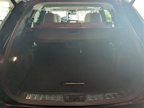 New 2025 Mitsubishi Outlander SE image 9