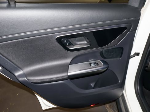 Used 2023 Mercedes-Benz GLC 300 4MATIC image 24