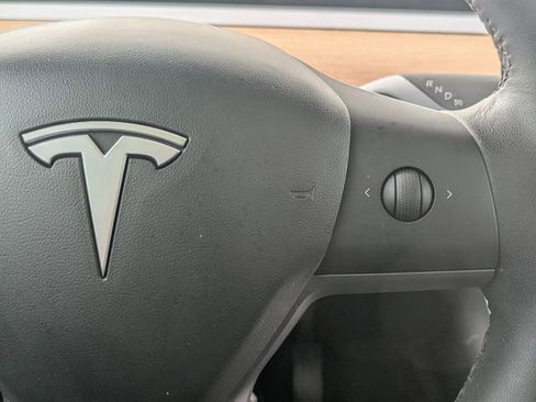 Used 2021 Tesla Model Y Long Range AWD/4WD image 17