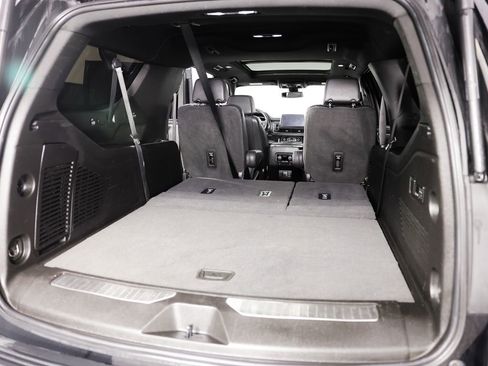 Used 2022 Chevrolet Suburban RST w/ Luxury Package image 18