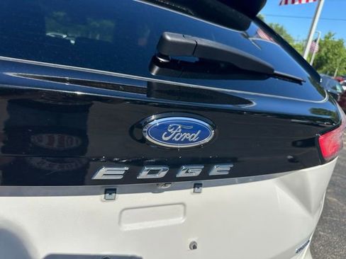 Used 2022 Ford Edge Titanium w/ Equipment Group 301A AWD/4WD image 27