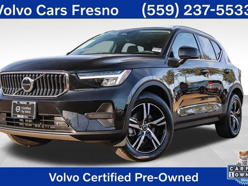 Used 2025 Volvo XC40 B5 Core AWD/4WD image 1