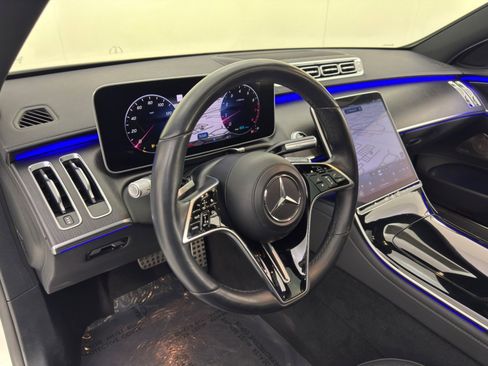 Used 2022 Mercedes-Benz S 500 4MATIC w/ AMG Line Package image 14