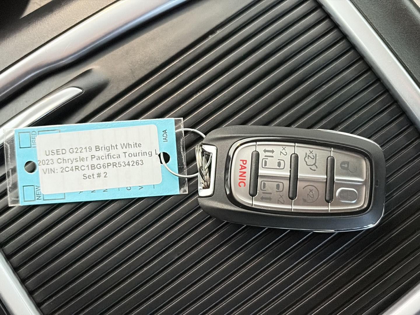 Used 2023 Chrysler Pacifica Touring-L FWD image 24