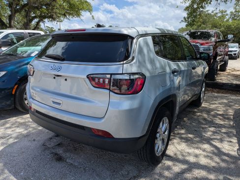 Used 2024 Jeep Compass Sport AWD/4WD image 3