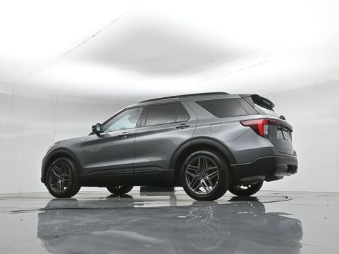 Used 2025 Ford Explorer ST-Line w/ Premium Package RWD image 51