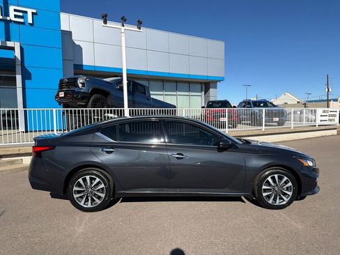 Used 2019 Nissan Altima 2.5 SV image 6
