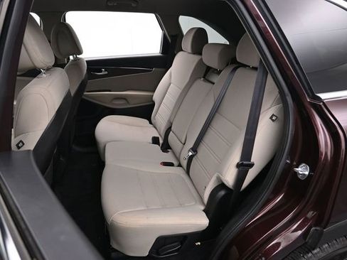 Used 2016 Kia Sorento LX w/ LX Convenience Package image 24