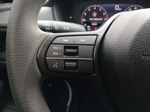 Used 2025 Honda Accord SE image 10