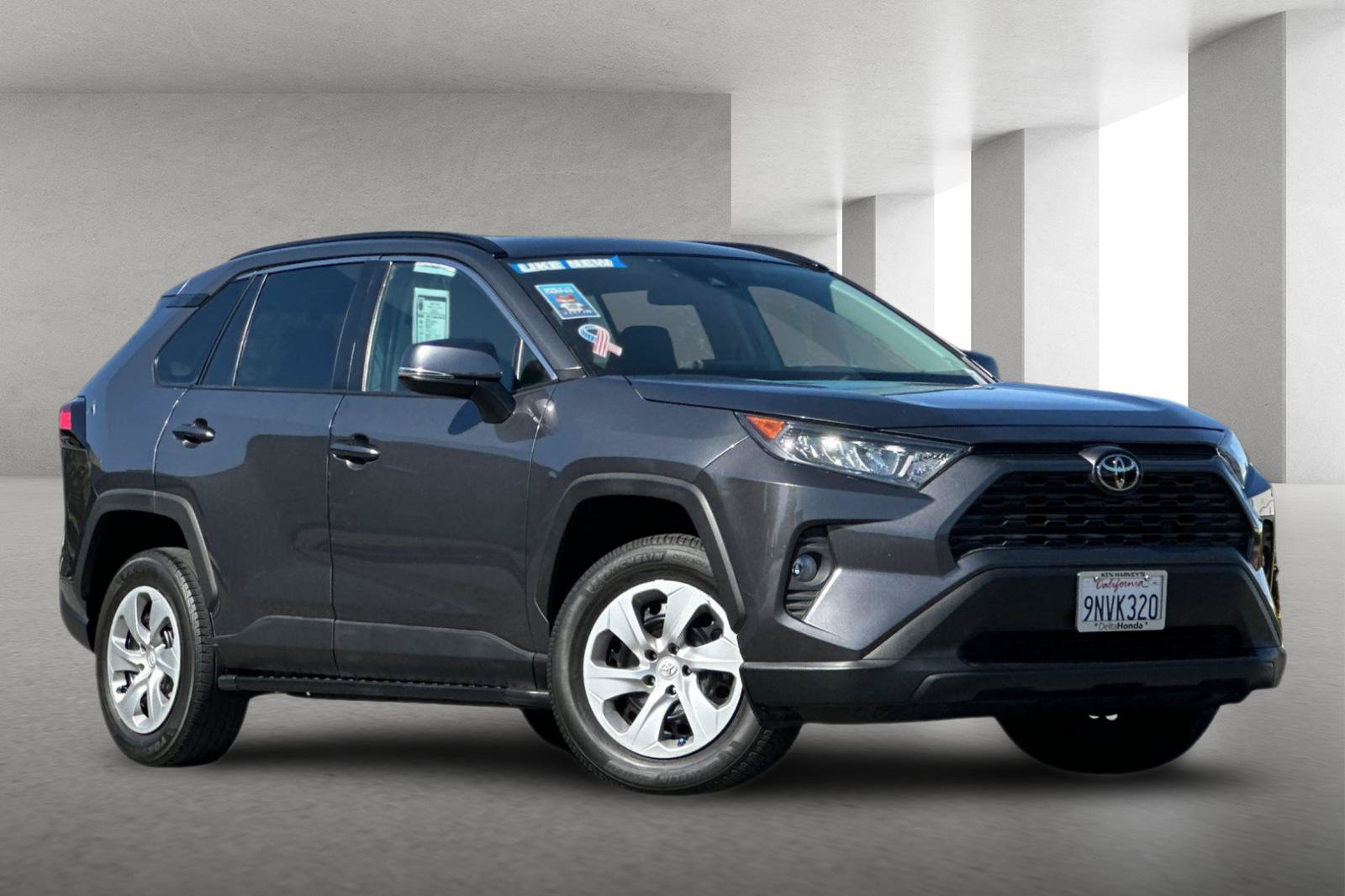 Used 2021 Toyota RAV4 LE FWD image 1