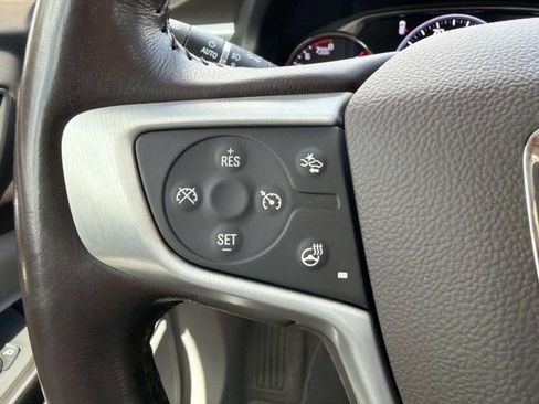 Used 2022 GMC Acadia SLT w/ Technology Package FWD image 27