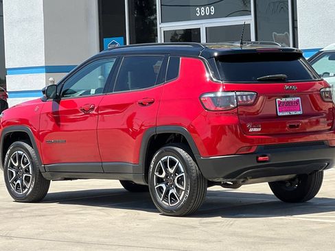 Used 2025 Jeep Compass Trailhawk AWD/4WD image 7