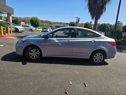 Used 2014 Hyundai Accent GLS FWD image 5