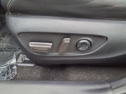 Used 2019 Toyota RAV4 Limited AWD/4WD image 16