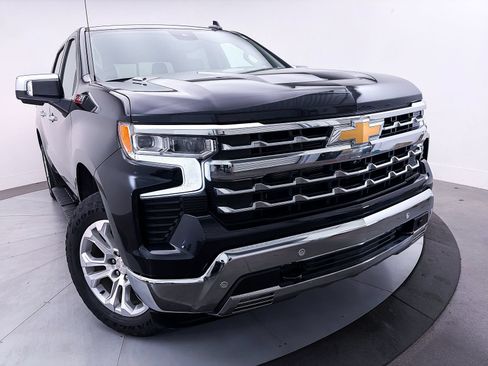 Used 2023 Chevrolet Silverado 1500 LTZ w/ Technology Package AWD/4WD image 3