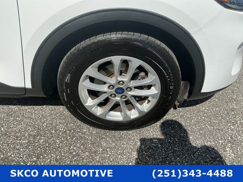 Used 2022 Ford Escape SE w/ Convenience Package FWD image 9