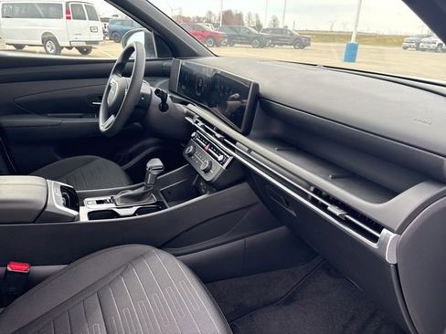 Used 2025 Hyundai Santa Cruz SE image 18