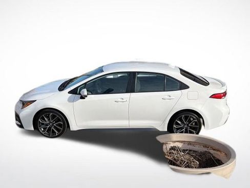 Used 2022 Toyota Corolla SE image 2