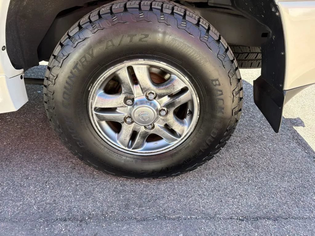 Used 2001 Lexus LX 470 4WD image 18