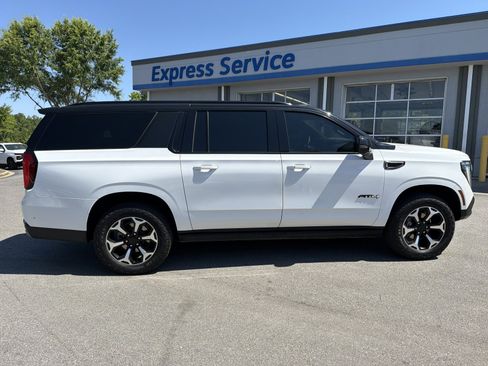 Used 2025 GMC Yukon XL AT4 w/ AT4 Premium Package AWD/4WD image 13