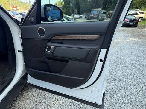 Used 2017 Land Rover Discovery HSE AWD/4WD image 17