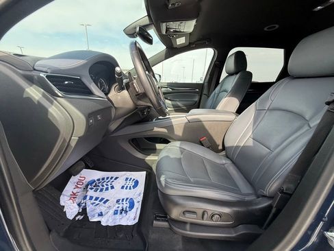 Used 2022 Buick Enclave Essence image 29