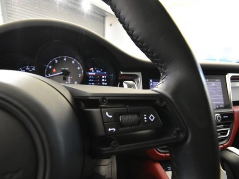 Used 2022 Porsche Macan S image 27