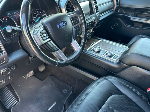 Used 2019 Ford Expedition Platinum image 12